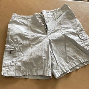 Eddie Bauer Lt.gray Shorts with lots of Pockets Size 16, 100% Organic Cotton